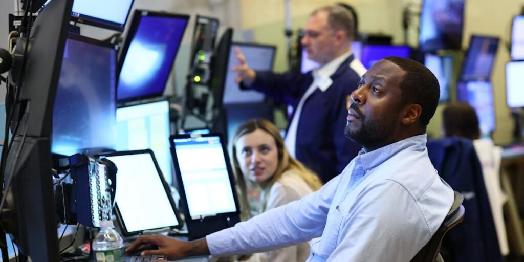 Stocks Mostly Advance as U.S. Crude Pushes Higher