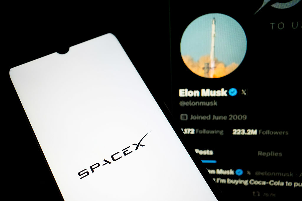 The SpaceX logo appears on a smartphone screen, and the X (formerly Twitter) of Elon Musk serves as the background on a laptop screen