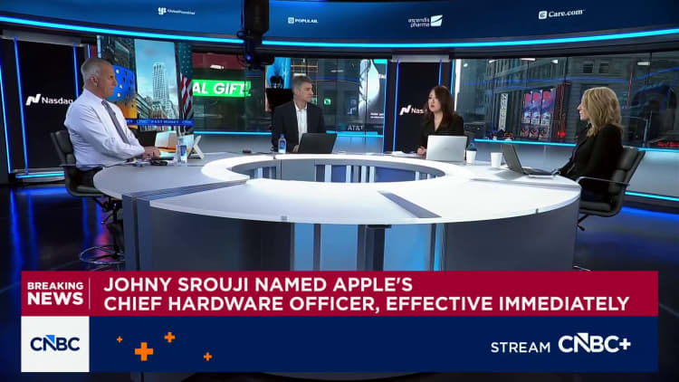 'Fast Money' traders react to news Apple CEO Tim Cook is stepping into new role