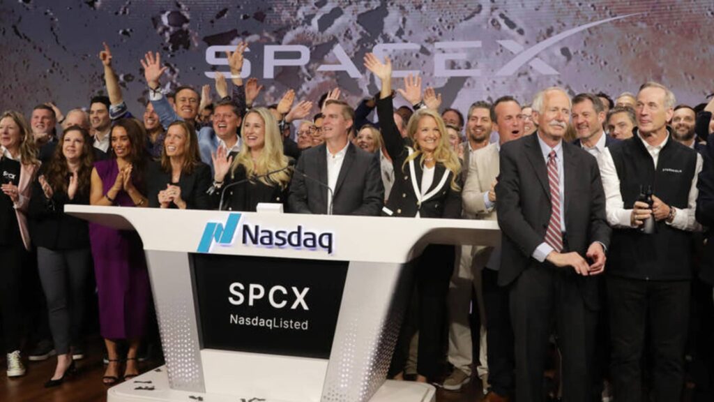 SpaceX rises 4% to leapfrog Amazon, briefly tops Microsoft market cap