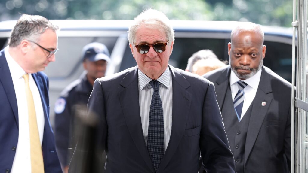 Apollo's Leon Black says Jeffrey Epstein duped him