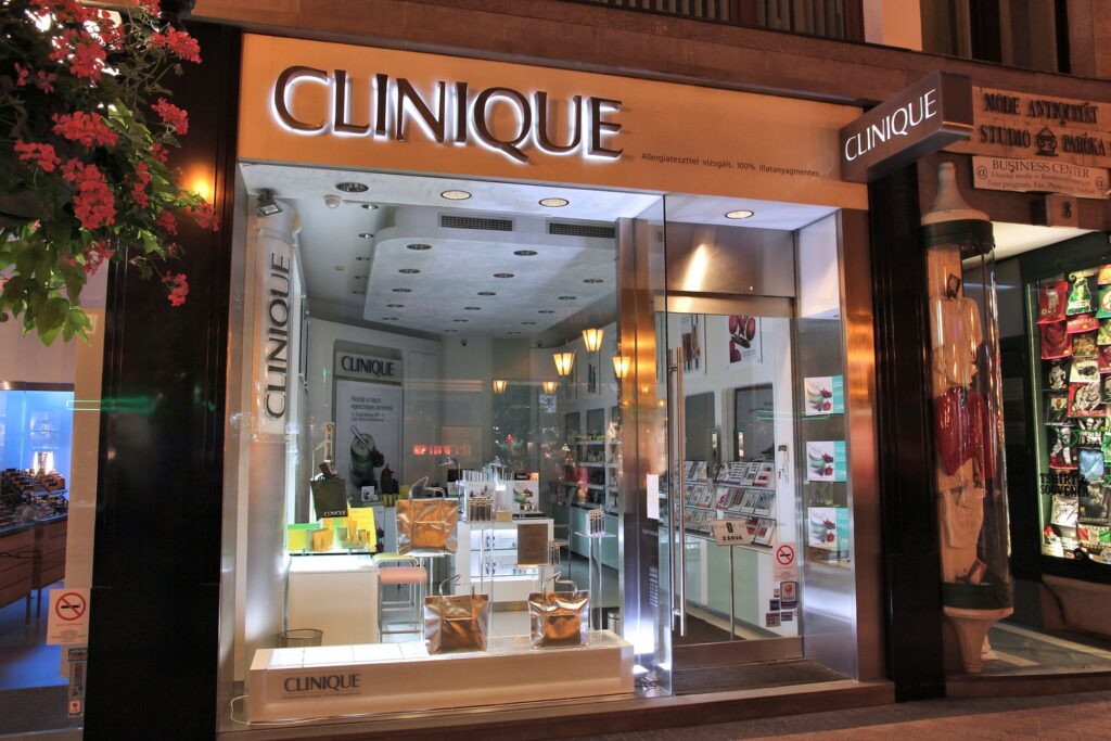 Estee Lauder: Too Little, Too Late, Too Expensive (NYSE:EL)
