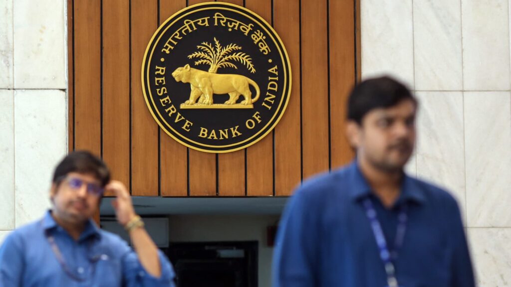 India's cenbank keeps rates steady at 5.25%