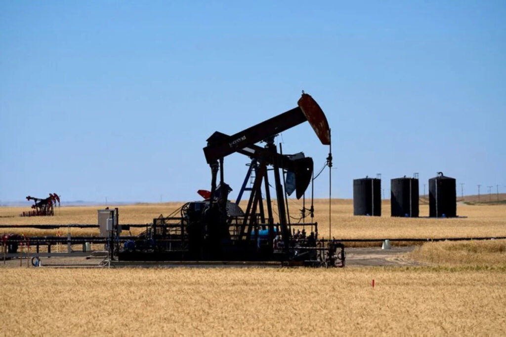 Oil falls to four-month low as US, Iran conclude talks in Doha
