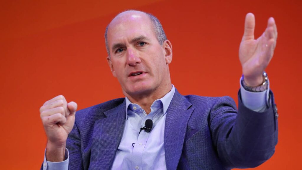 AT&T CEO holds firm stance on Elon Musk's SpaceX phone strategy