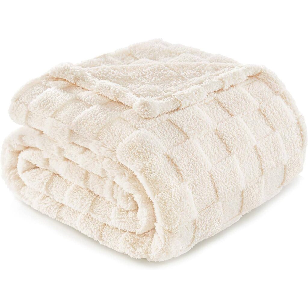 Amazon’s highly rated brushed fleece throw blanket is on sale just $9