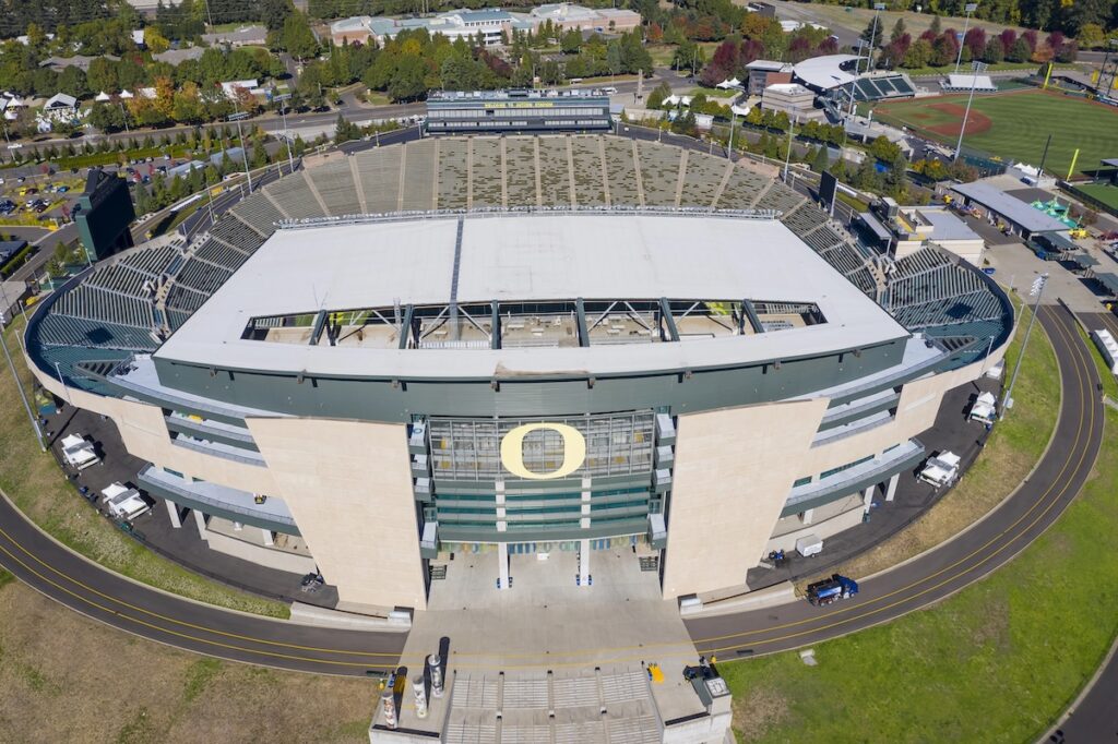 Eugene, Oregon, USA: Autzen Stadium is an outdoor football stadium in the northwest United States, in Eugene, Oregon. Located north of the University of Oregon campus, it is the home field of the Oregon Ducks.